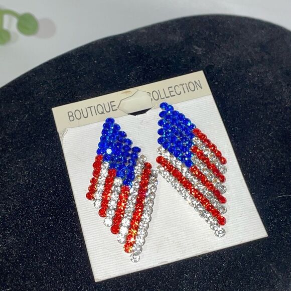 Beautiful American Flag Sparkling Rhinestone Clip-On Earrings - Picture 2 of 3